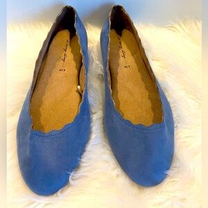 Penningtons In Every Story blue scalloped edge slip on ballet flats 8.5 wide